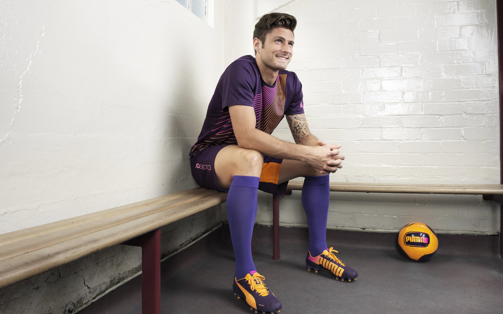 熊猫体育中国App-欧冠淘汰赛之夜，拉梅洛里程碑，唯一性的光芒照亮绿茵场