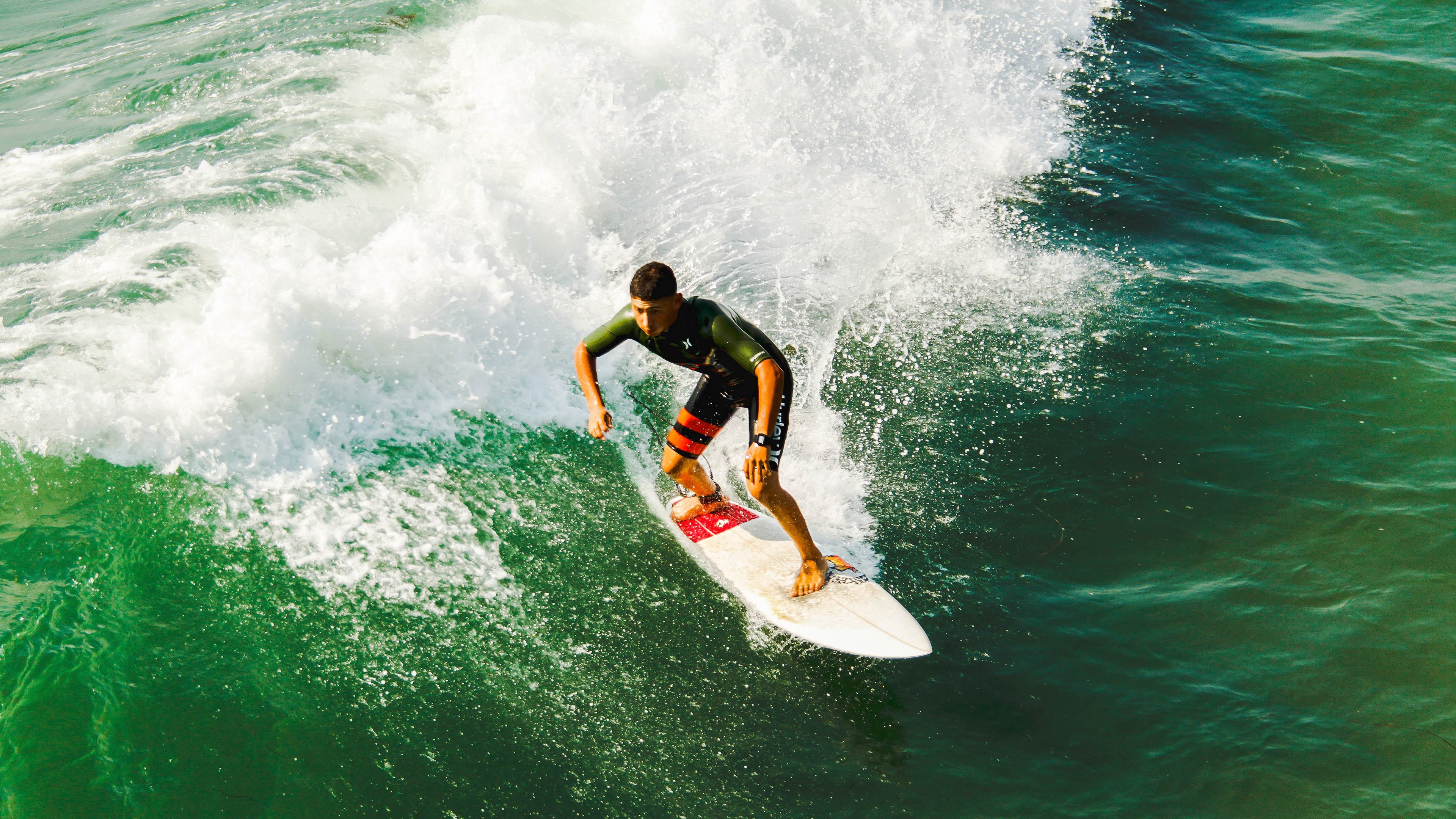 孤勇者的引擎轰鸣，皮亚斯特里单骑救主，梅赛德斯与雷诺的史诗鏖战